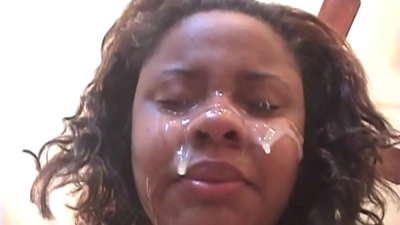 Fekete brazil lány kap egy cum az arcán után anális szex egy nagy kakas